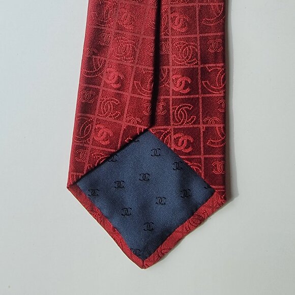 CHANEL Men's Vintage Tie 100% Silk Made in Italy deep red with CCs - Picture 2 of 5